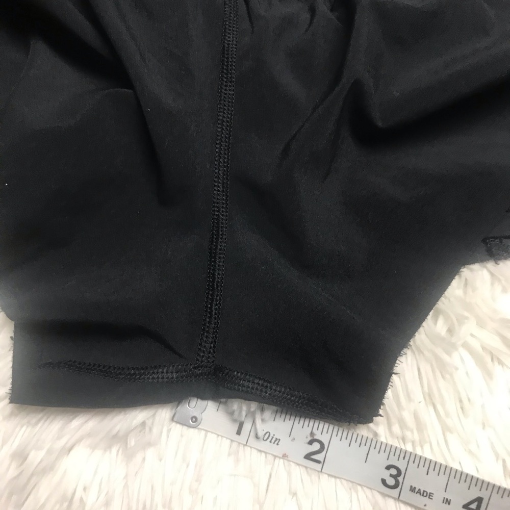Lululemon Short Black-Size 6 -Good Condition - Picture 13 of 14